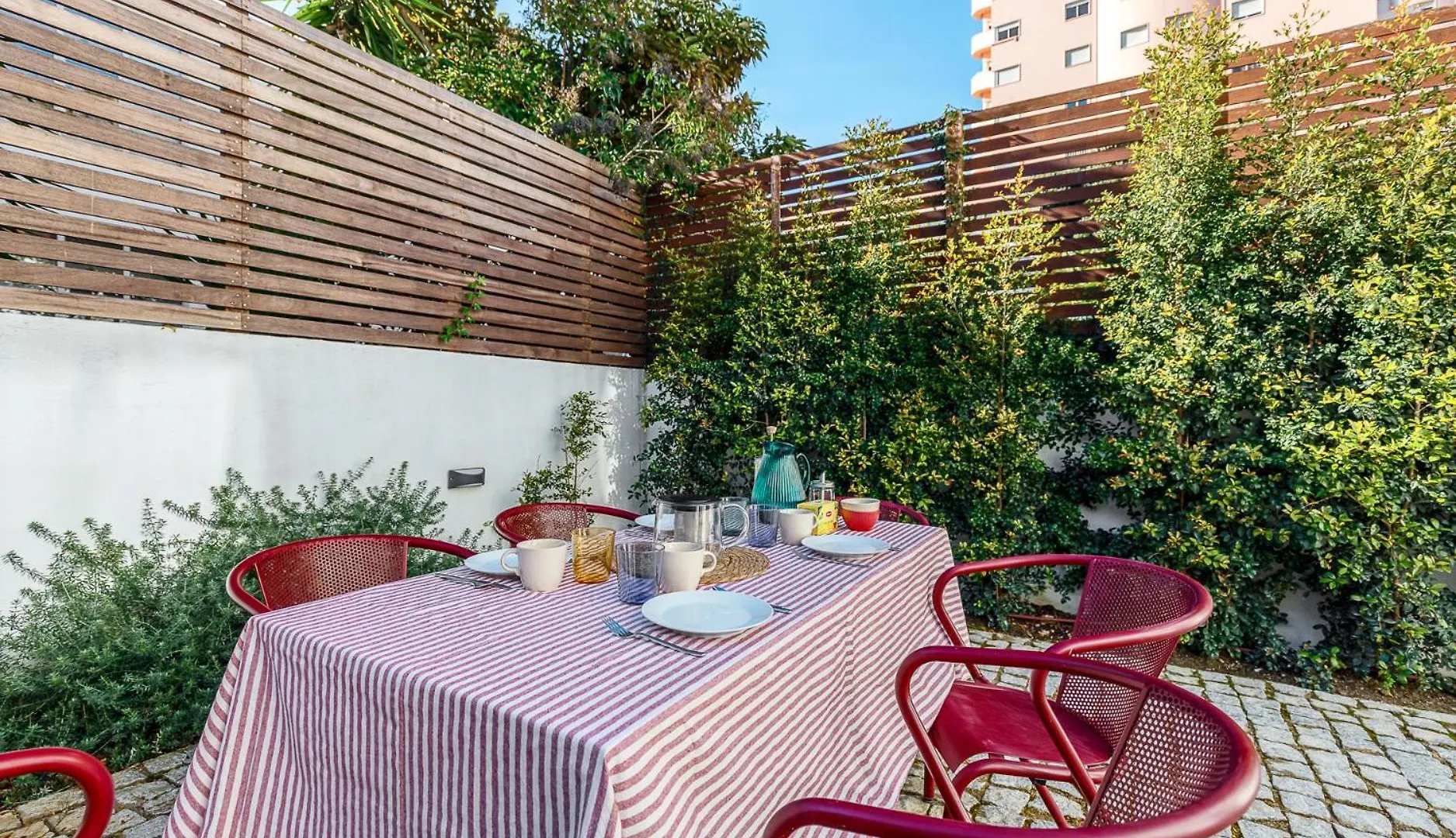 Apartament Augusto - A Family House With Pool In The Heart Of Lizbona
